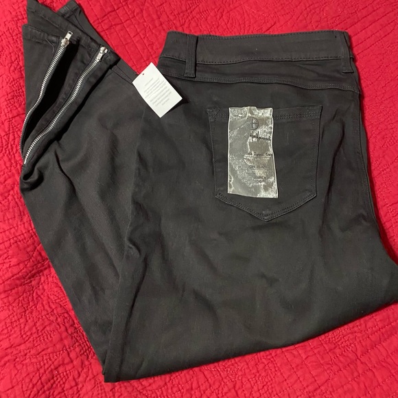 BNWT Hot in Hollywood Robertson Side Zipped Cropped Pull on Jean - Size 2X - Picture 2 of 5
